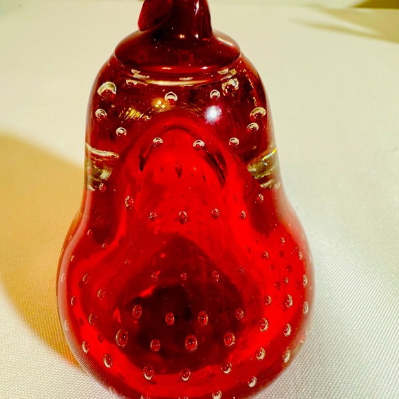 Vintage Lefton Red Pear Glass Paperweight Controlled Bubbles With Sticker - Picture 2 of 7